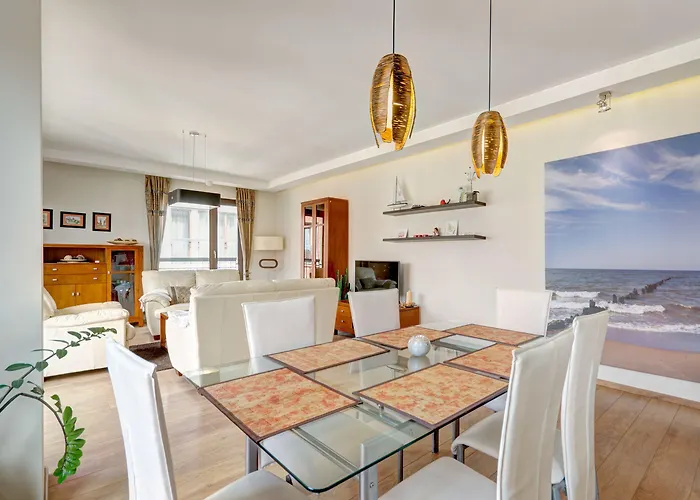 Dom & House - Szafarnia 3*