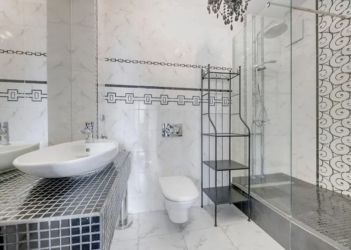 Dom & House - Szafarnia 3*