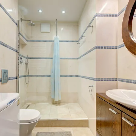 Dom & House - Szafarnia 3*